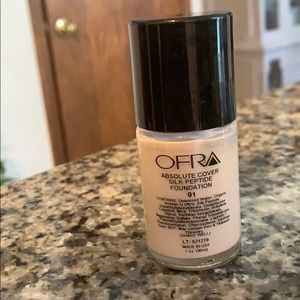 NWOT OFRA Foundation Shade 01